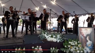 image of Mariachi Nuevo Guadalajara De Alex Cisneros performing "Le Hace Falta Un Beso"